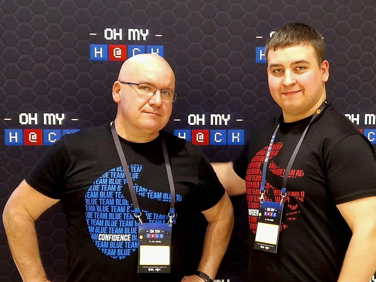 Piotr Kondeusz (Blue Team) i Marcin Kondeusz (Red Team) na konferencji Oh My H@ck